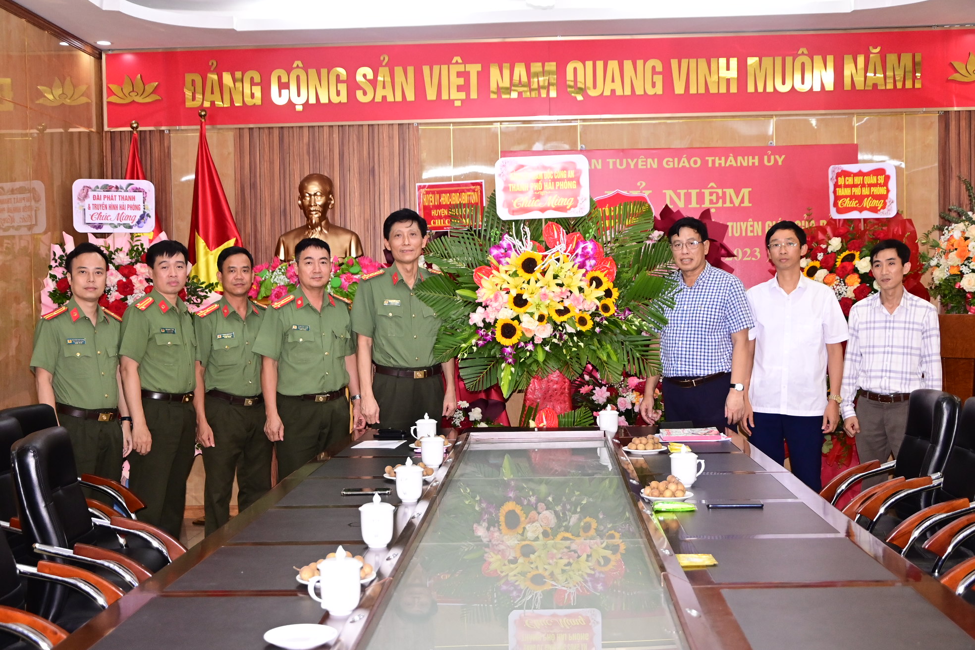 Chúc mừng Ban Tuyên giáo Thành ủy nhân kỷ niệm 93 năm Ngày truyền thống ngành Tuyên giáo